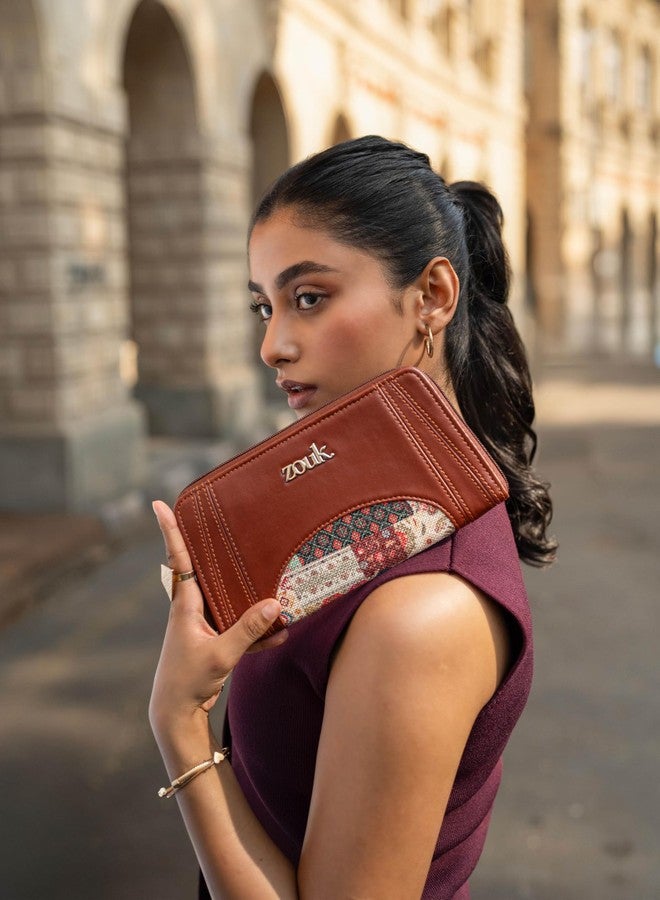 ZOUK محفظة زوك أريكا بسحاب للنساء | محفظة لحفظ البطاقات مع 10 فتحات للبطاقات، وجيب للعملات المعدنية، وأقسام للنقود | محفظة أنيقة للنساء | تناسب الهواتف حتى 6.7 بوصة | كوتش غامثي - Image 2